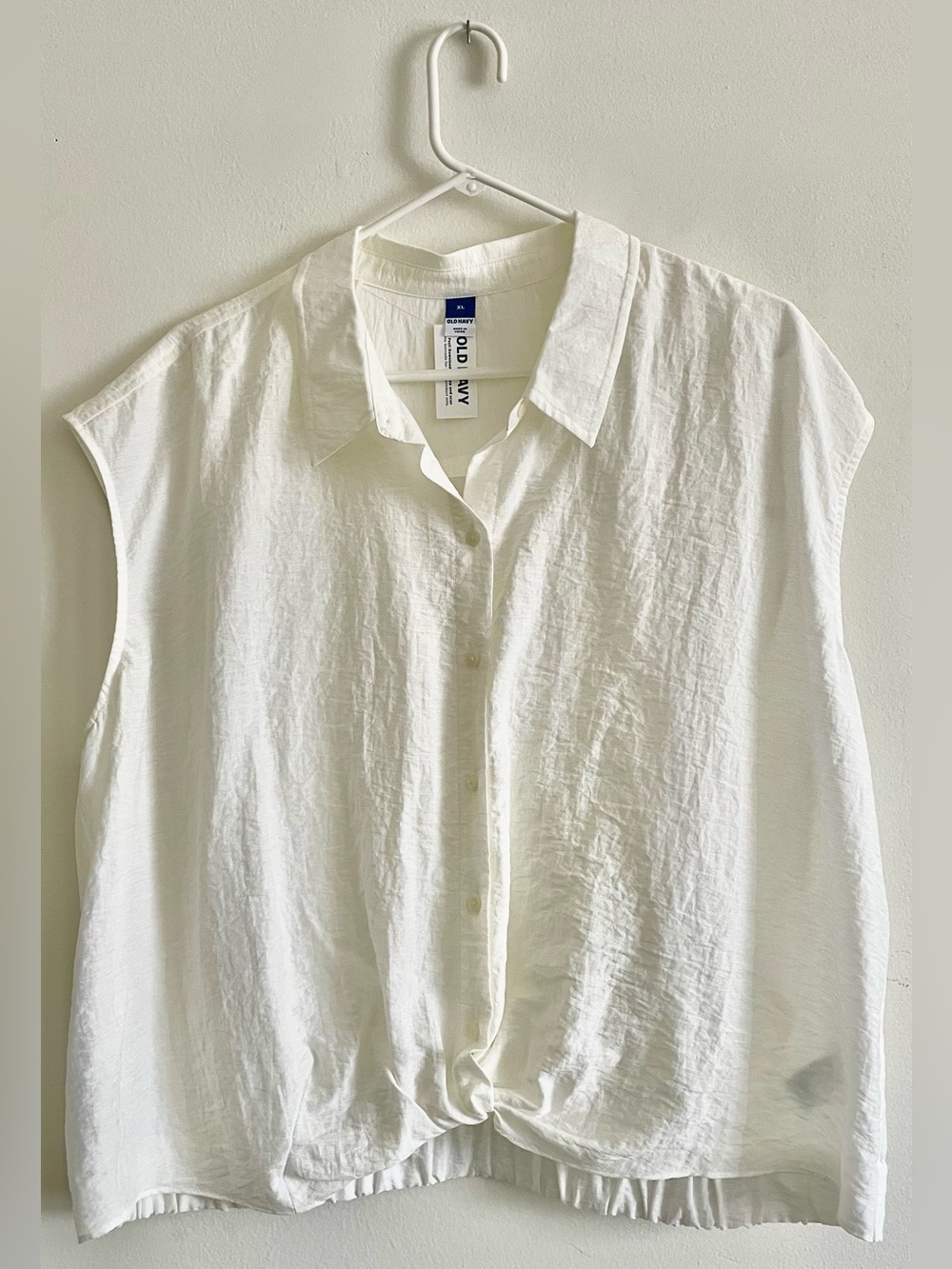 🐚 NWT Old Navy White Sleeveless Button-Front Vest Shirt 🐚